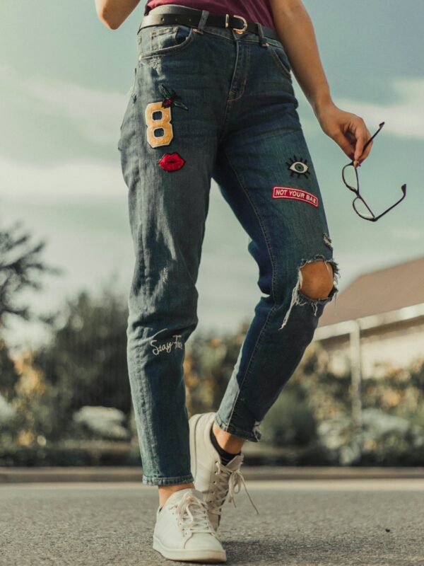 Distressed Boyfriend Jeans in Mid Blue